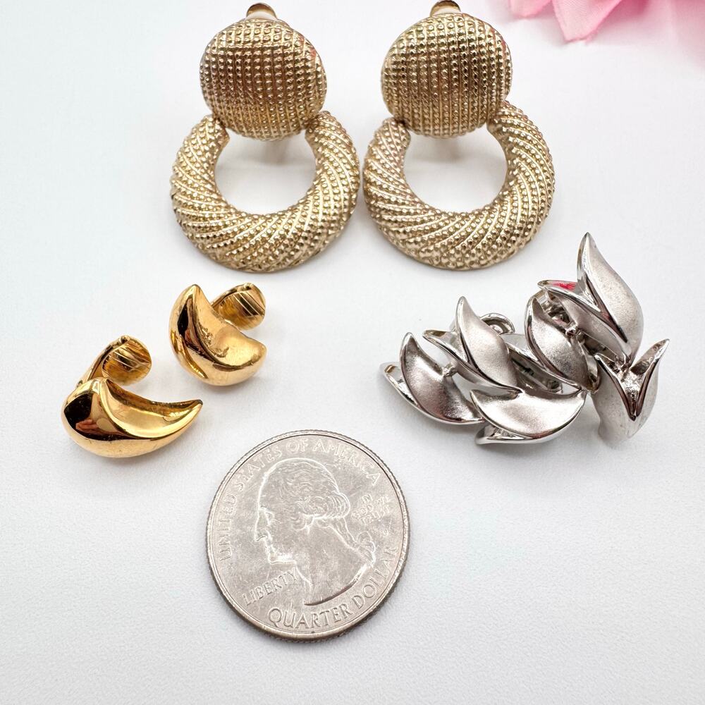 Vintage 3 Pair Clip On Earring Lot Includes Trifari & Unsigned Door Knocker - Picture 2 of 13